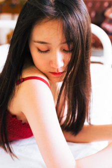 年轻的女老师在线观看